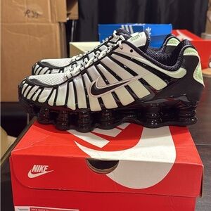 Brand new Nike Shox TL Green/Black size 9 men/10.5 women